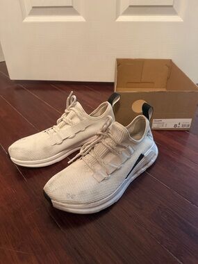 Womens Lightweight Knit Running Shoes - Cream ON CLOUD - Size 8 with Box